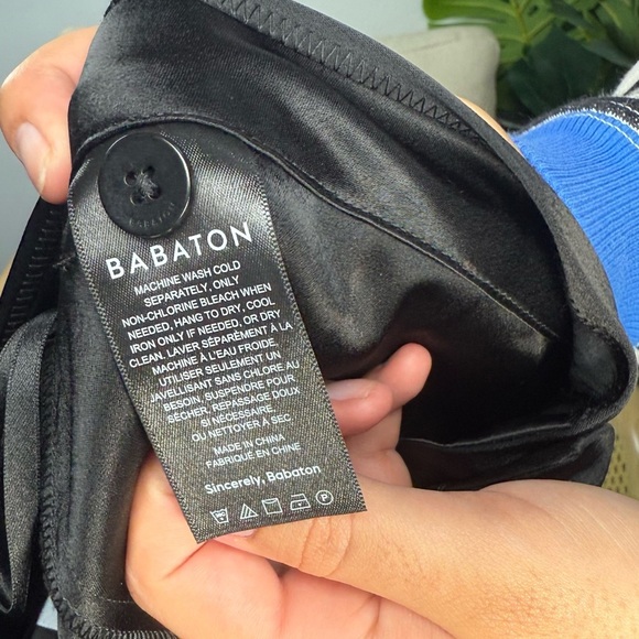 NWT Babaton (Aritizia) Vogue Satin Pant 28" Black Size 8 - Picture 8 of 9